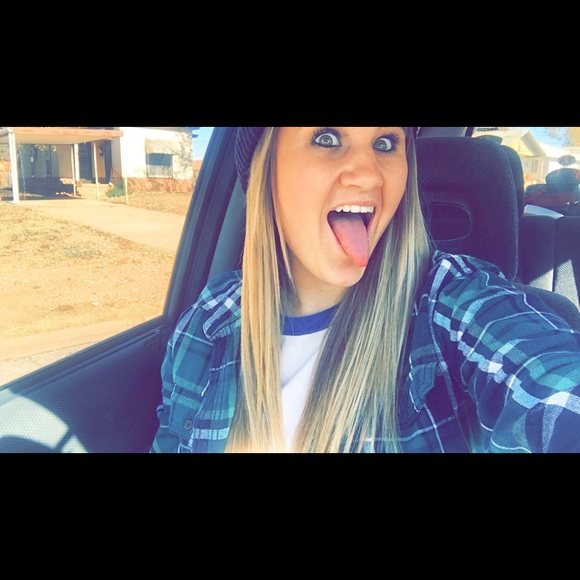 Profile Picture of Sheyna Routon (@shey_13) on Poshmark