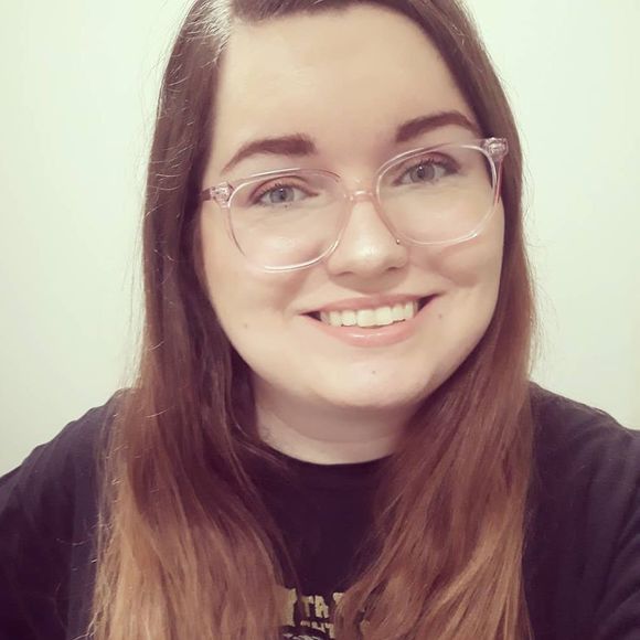 Profile Picture of Ashley Mulhearn (@ashleymulhearn) on Poshmark