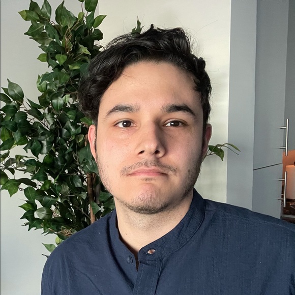 Profile Picture of Steven Levano (@levanooo) on Poshmark