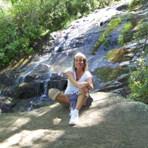 Profile Picture of Jessica Reade (@jreade1966) on Poshmark