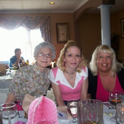 Profile Picture of Diane B. Morrissey (@fluffydiane) on Twitter