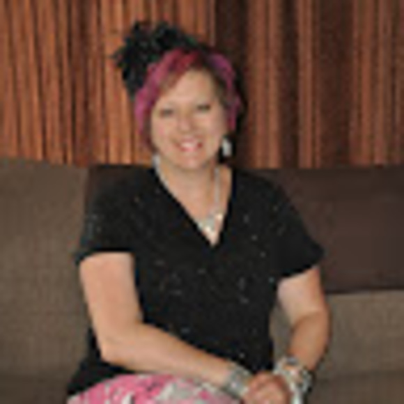 Profile Picture of Kimi Orton (@kimiorton) on Poshmark