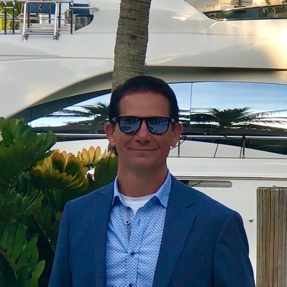 Profile Picture of Lee Malmud (@leemalmud) on Poshmark