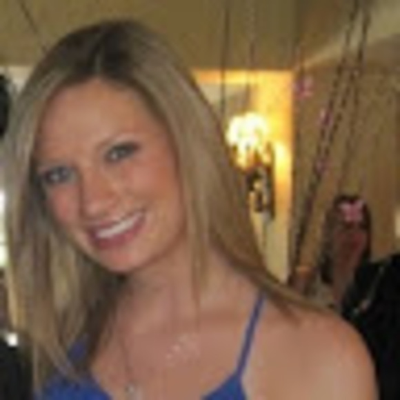 Profile Picture of Lauren Penzell (@lypenzell) on Poshmark