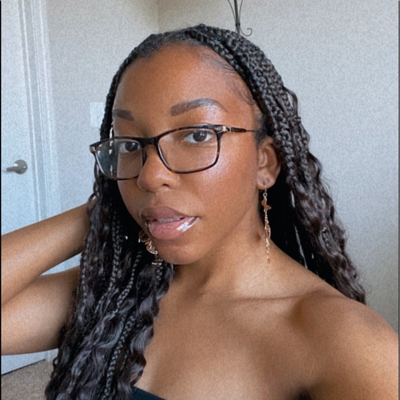 Profile Picture of Khatrina Debarros (@khatrinad) on Poshmark