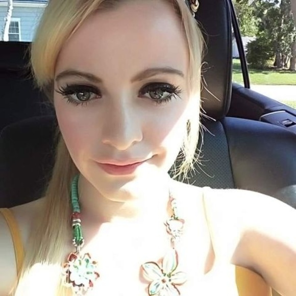 Profile Picture of Jessica Kennon (@jessicakennon) on Poshmark