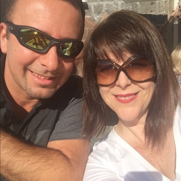 Profile Picture of Bobbie Aflatooni (@baflatooni) on Poshmark