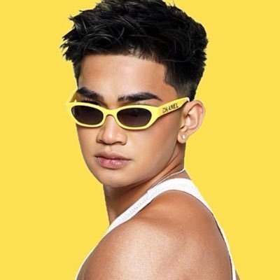Profile Picture of 𝓚𝔀𝓮𝓮𝓷 𝓫𝓻𝓮𝓽𝓶𝓪𝓷 (@bretmanmemes) on Twitter