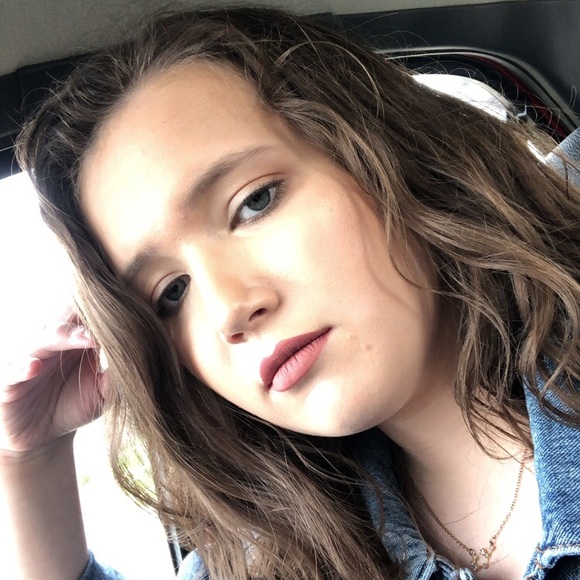 Profile Picture of Sydney Frese (@wellimustbesyd) on Poshmark
