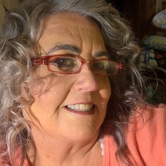 Profile Picture of Julia Erlichman (@juliaerlichman) on Poshmark