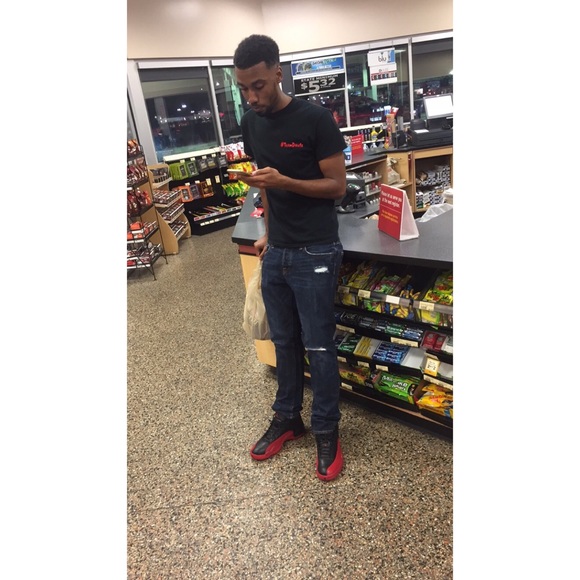 Profile Picture of Darrell White (@darrell612) on Poshmark