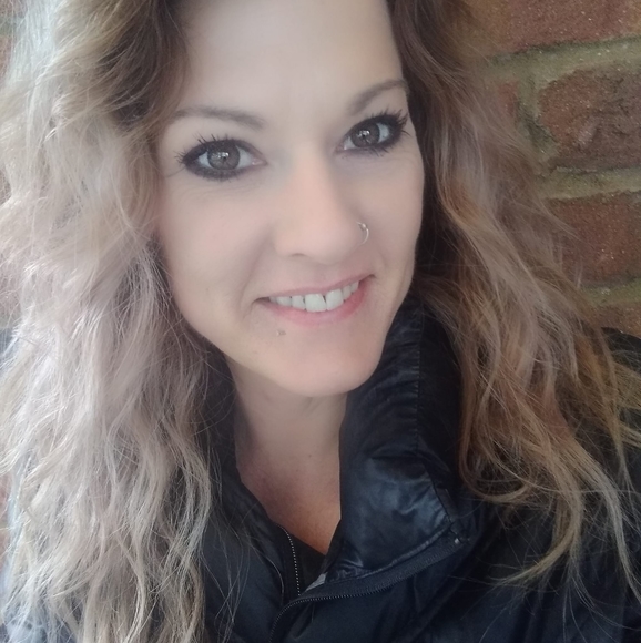 Profile Picture of Jessica Foster (@retsof37) on Poshmark