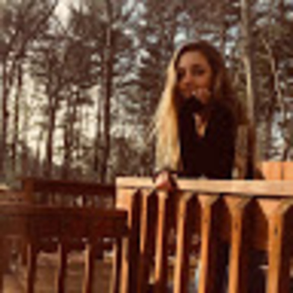 Profile Picture of Bella Kasparian (@bellakasparian) on Poshmark