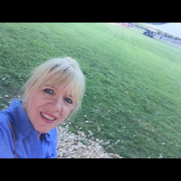 Profile Picture of Barbara Mogerman (@barbimog) on Poshmark