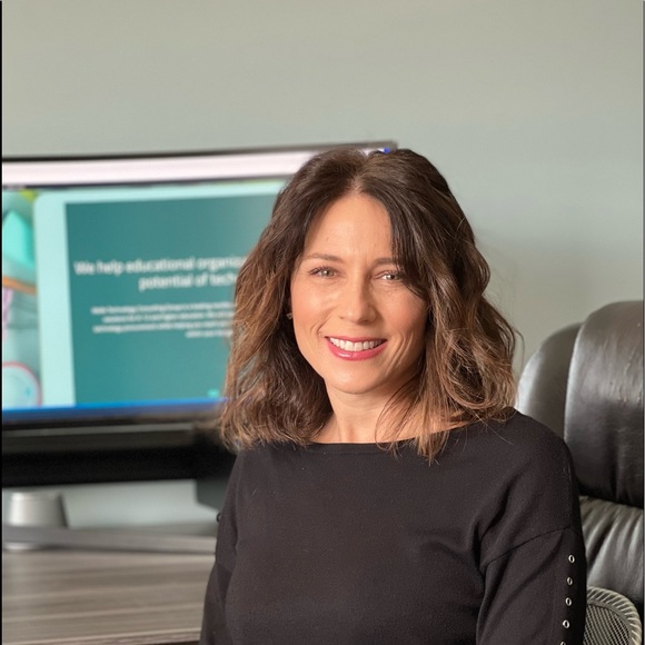 Profile Picture of Sherry Solomon (@sollyshop) on Poshmark