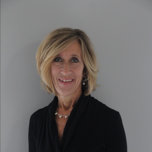 Profile Picture of Donna Hoitsma (@dhoitsma) on Poshmark