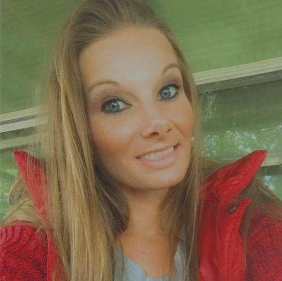 Profile Picture of Stephanie Carl (@stephaniencarl) on Poshmark