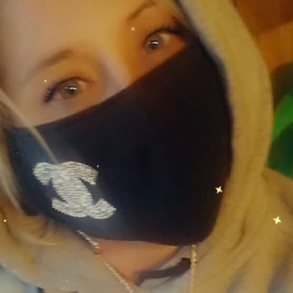 Profile Picture of Amanda Daugherty (@nopasspony35) on Poshmark