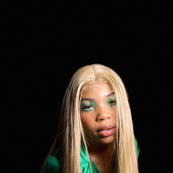 Profile Picture of Amiah Lewis (@amiahl) on Poshmark