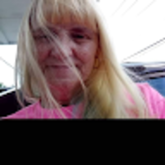 Profile Picture of Lisa Thornsbury (@lisa_thornsbury) on Poshmark