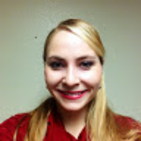 Profile Picture of Stephanie Elfman (@stephanieelfman) on Poshmark