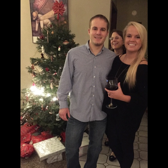 Profile Picture of Elsa Hansen (@hans9316) on Poshmark