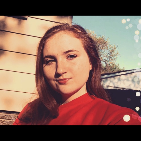 Profile Picture of Michaela Beckmann (@michaela__606) on Poshmark