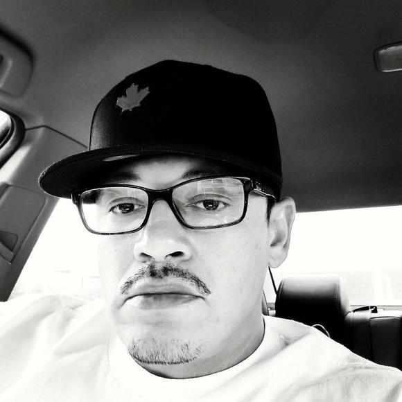 Profile Picture of Efren Urango (@eurango13) on Poshmark