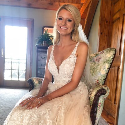 Profile Picture of Amanda Witt (@amandau242) on Twitter