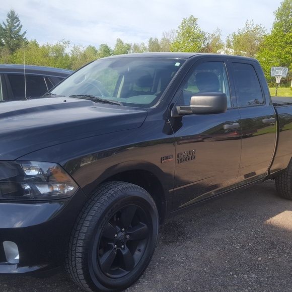 Profile Picture of Sandy Leino (@pinknwet) on Poshmark