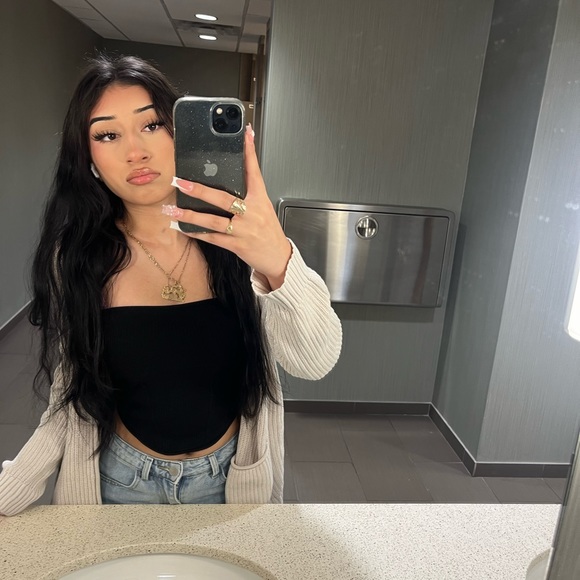 Profile Picture of Katherine Aguirre (@kathykat357) on Poshmark