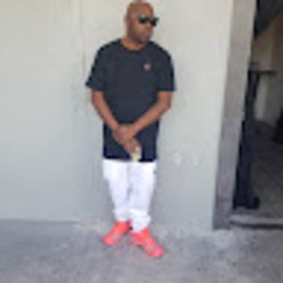 Profile Picture of Cedric Edwards (@ceded78) on Poshmark