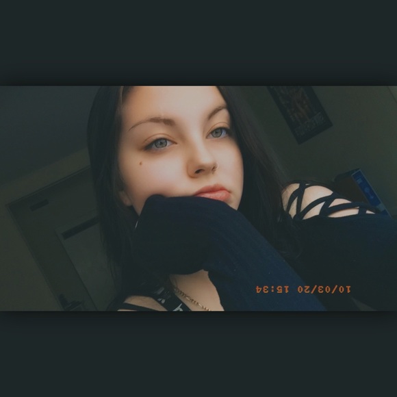 Profile Picture of Kimberly Darnell (@lowkey_kim637) on Poshmark