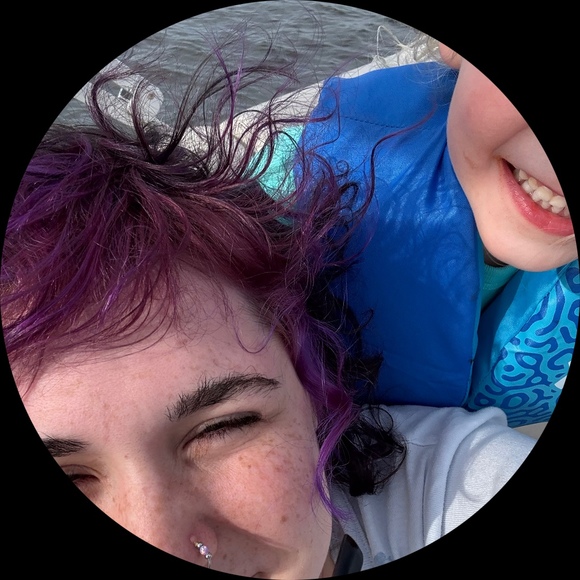 Profile Picture of Julia Roderick (@addicat0_0) on Poshmark