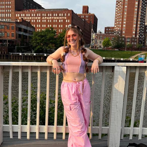 Profile Picture of Rachel Manning (@rachelmannin477) on Poshmark