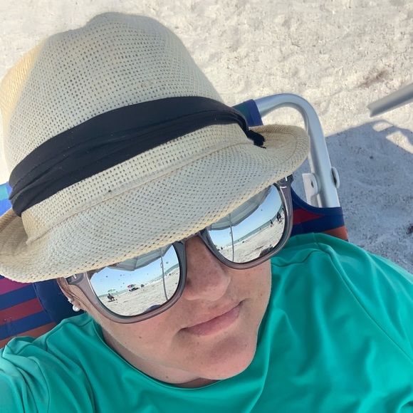 Profile Picture of Ambre Chittenden (@ambre56) on Poshmark