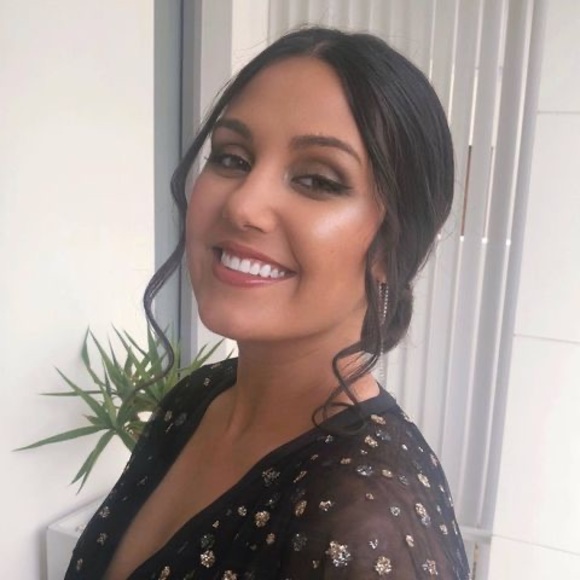 Profile Picture of Evana Liakos (@evanaliakos) on Poshmark