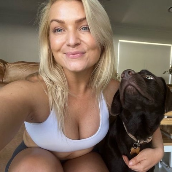 Profile Picture of Carolyn Roussos (@carolynroussos) on Poshmark