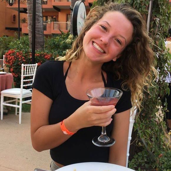 Profile Picture of Ciera Thompson (@ccjojomom) on Poshmark