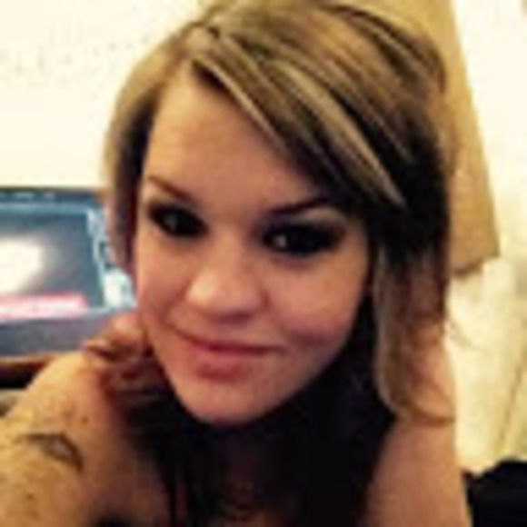 Profile Picture of Mariah Retzlaff (@anthem11811) on Poshmark