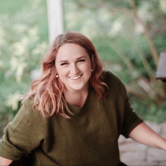 Profile Picture of Veronica Engelson (@veronicaengelsn) on Poshmark