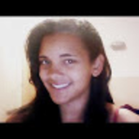 Profile Picture of Alyssa Serville (@alyssaserville) on Poshmark