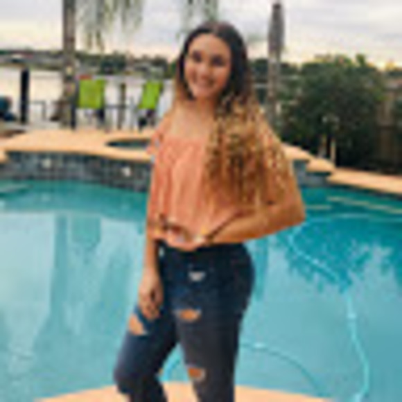 Profile Picture of Brianna Shiver (@briannashiver) on Poshmark