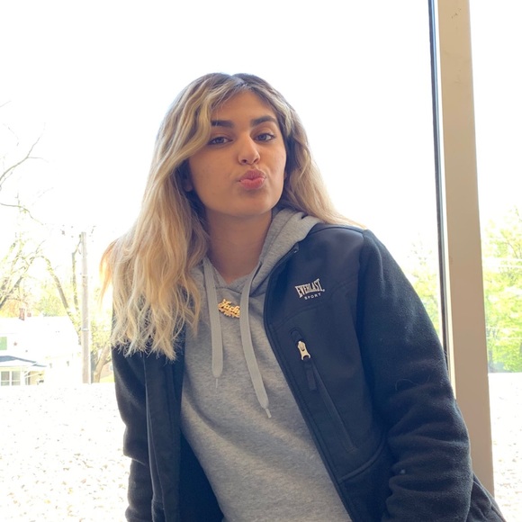 Profile Picture of Jacky Lara (@jacky_lara) on Poshmark