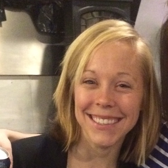 Profile Picture of Anna Baeth (@abaeth) on Poshmark