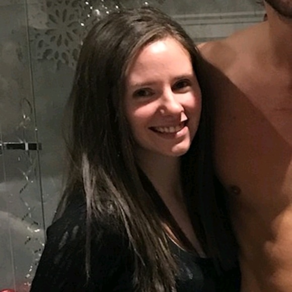 Alexis Larowe - Poshmark Profile Picture of Alexis Larowe (@ramblinon) on Poshmark