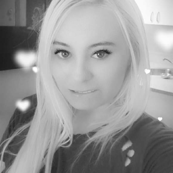 Profile Picture of Kimberly Luisotti (@kluisotti) on Poshmark