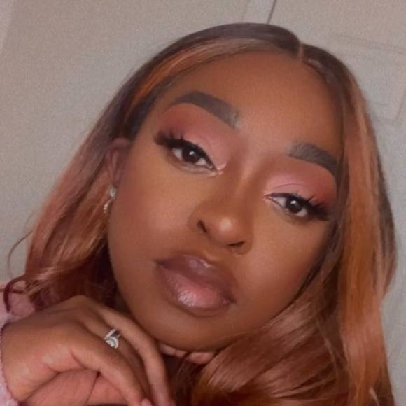 Profile Picture of Jeanetta Victoria (@jeanettav31) on Poshmark