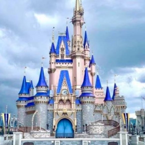 Profile Picture of Joanna Porter (@bettaetta) on Poshmark