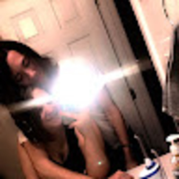 Profile Picture of Kinzie Mcderment (@kinziebell1125) on Poshmark